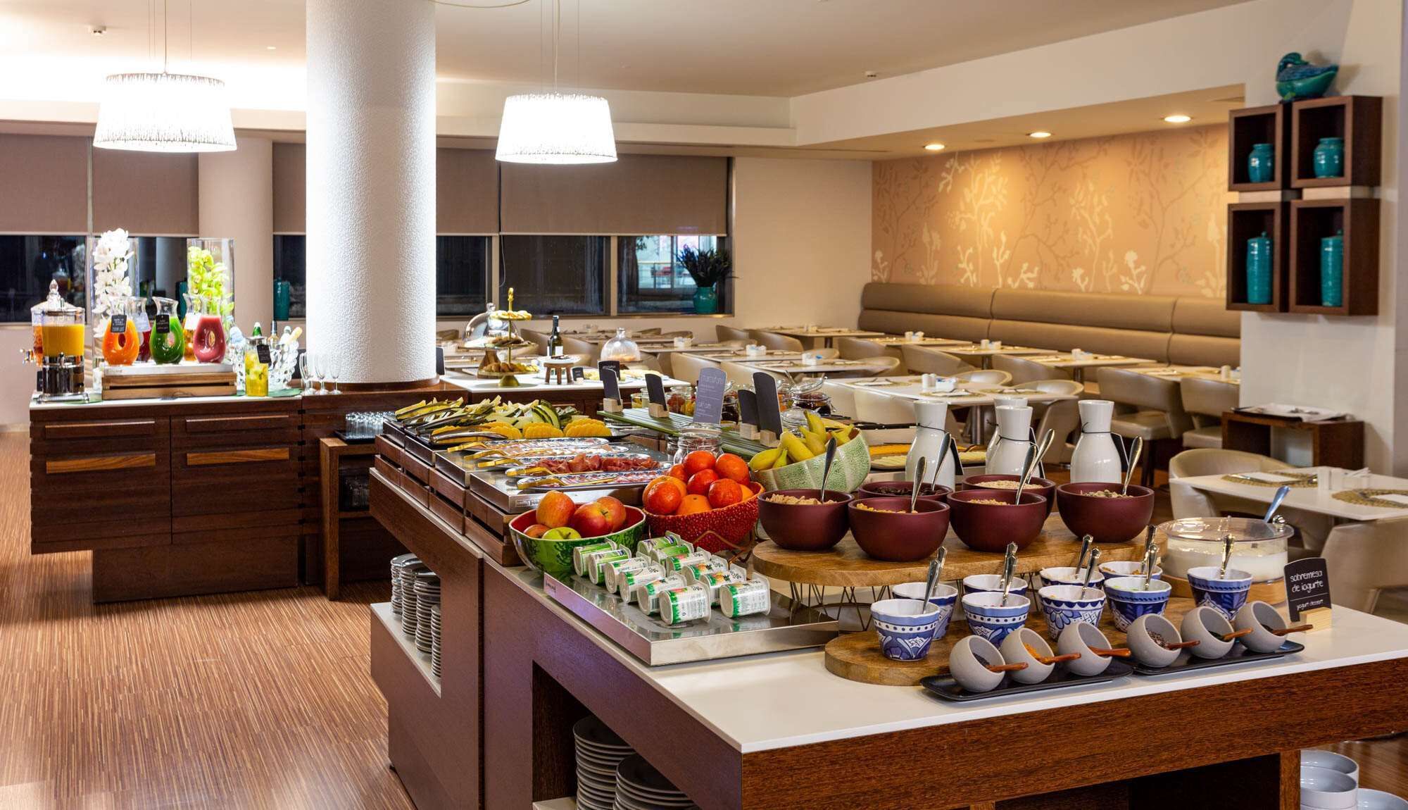 breakfast, lunch, dinner served; international cuisine