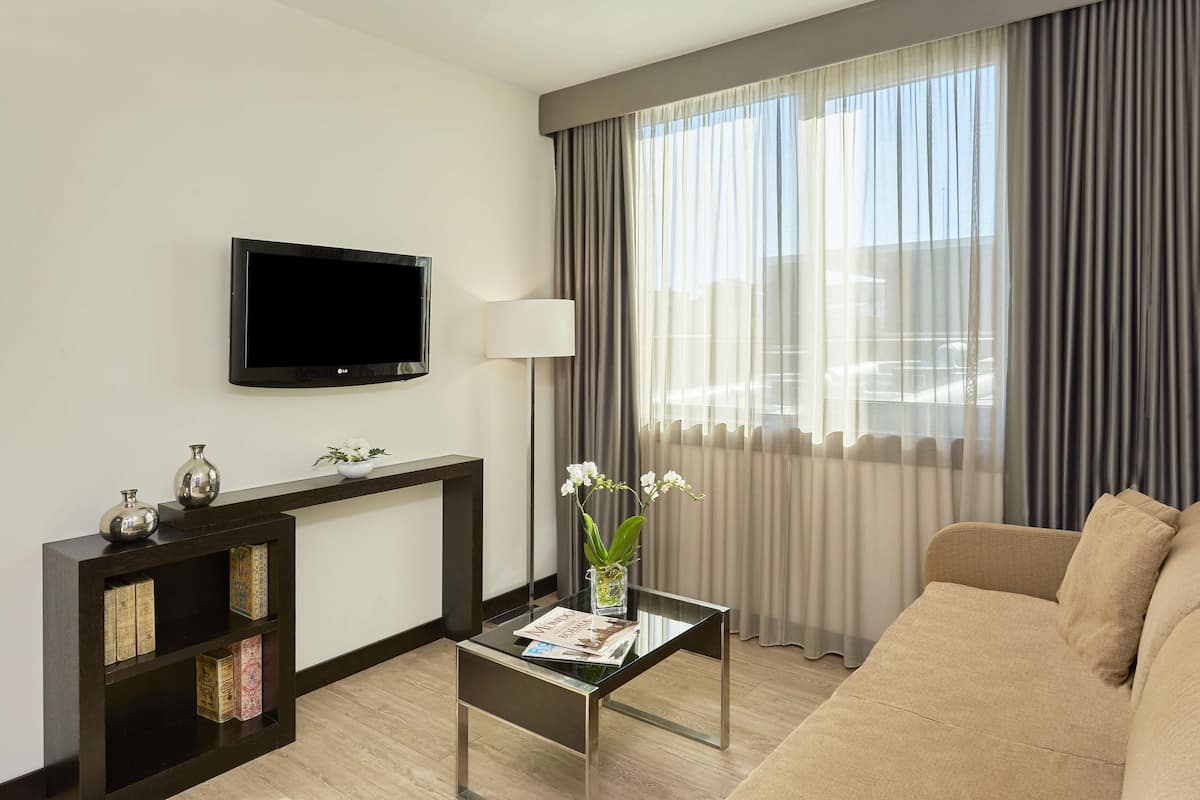 minibar, in-room safe, desk, blackout curtains