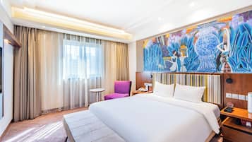 Business Suite, 1 King Bed | Minibar, in-room safe, desk, blackout drapes