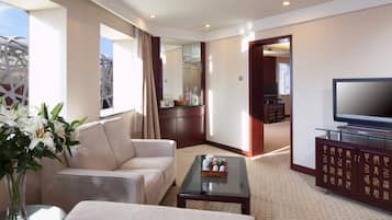 Phòng Suite Business, 1 giường cỡ king | Minibar, két bảo mật tại phòng, bàn, màn/rèm cản sáng