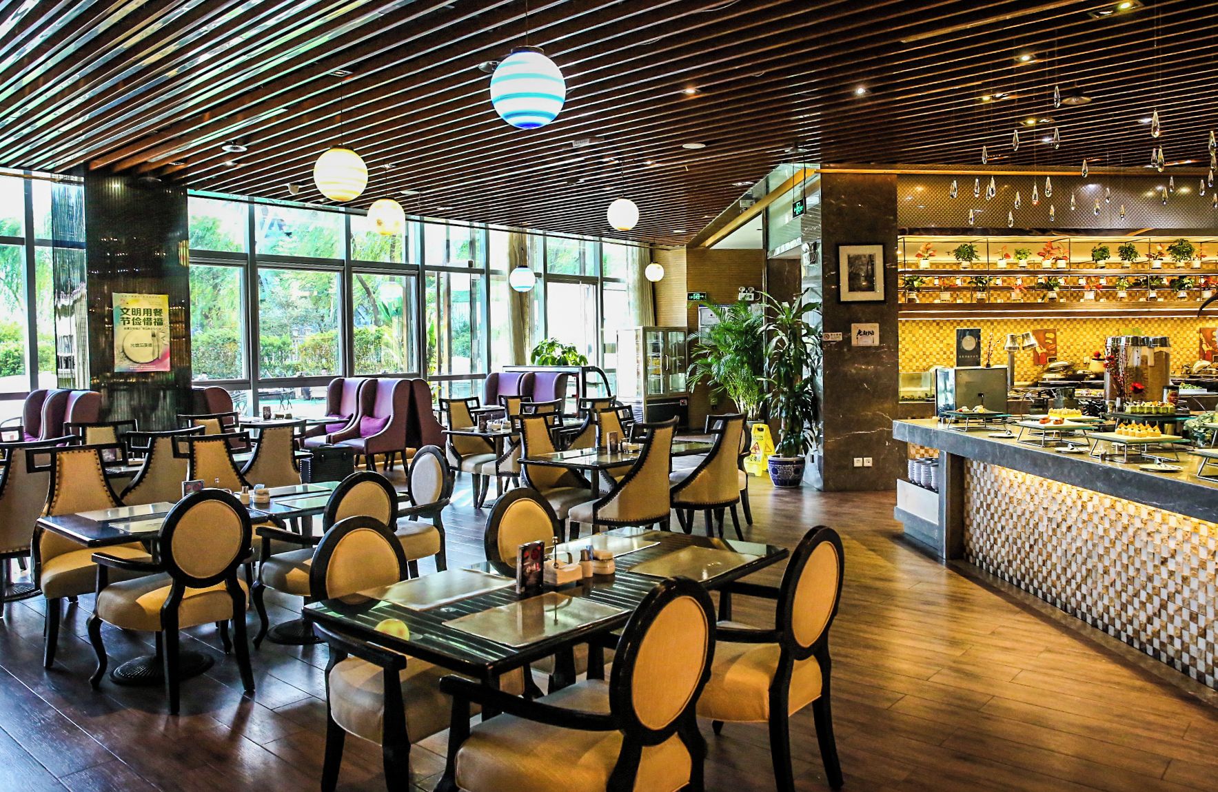 2 restaurants; breakfast, lunch, and dinner served