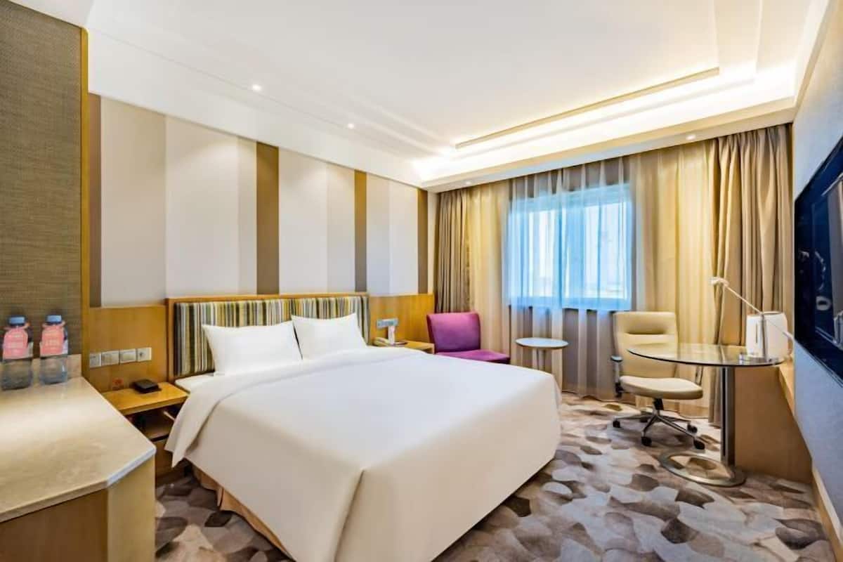 Minibar, in-room safe, desk, blackout drapes