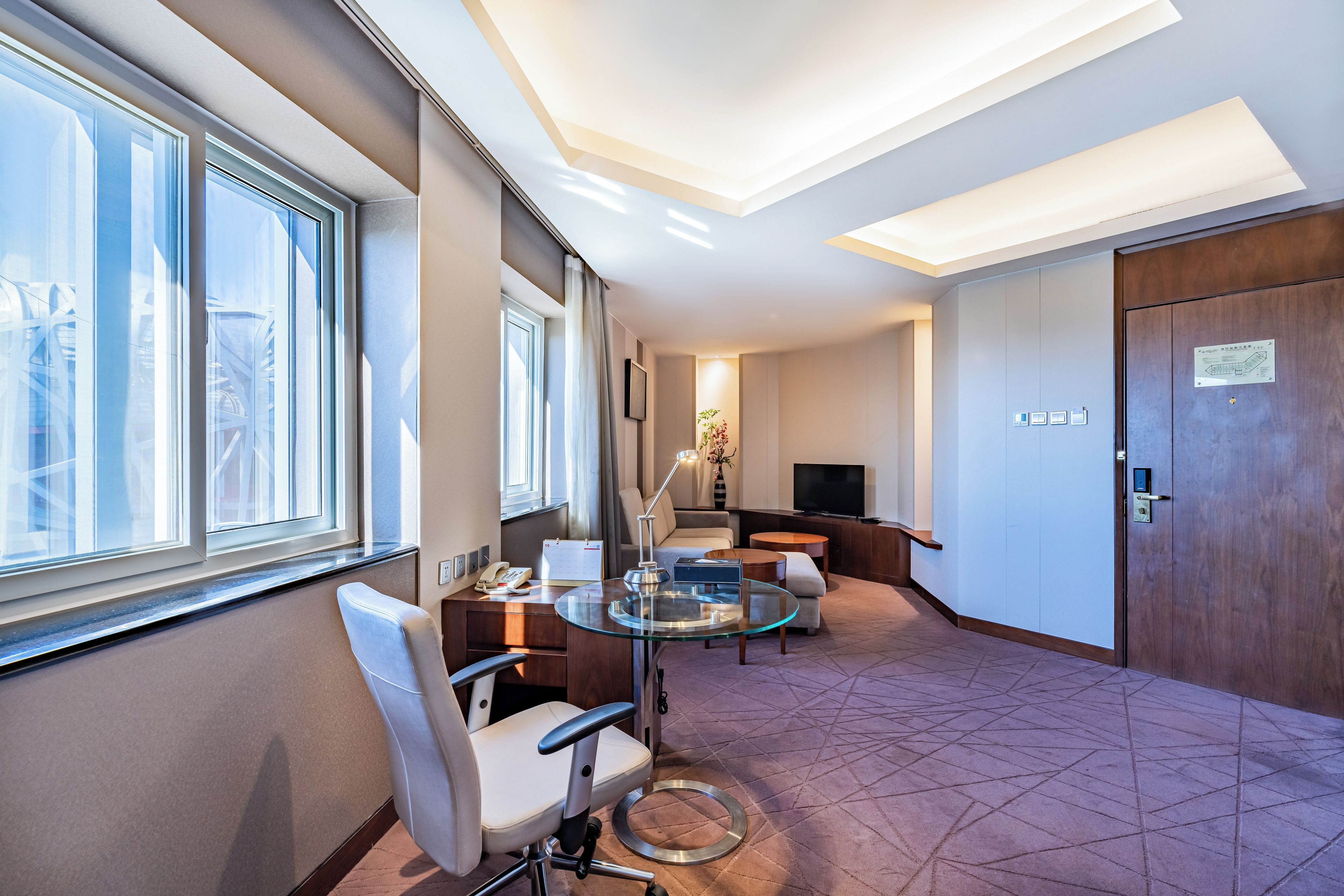 City Suite, City View | Minibar, in-room safe, desk, blackout drapes