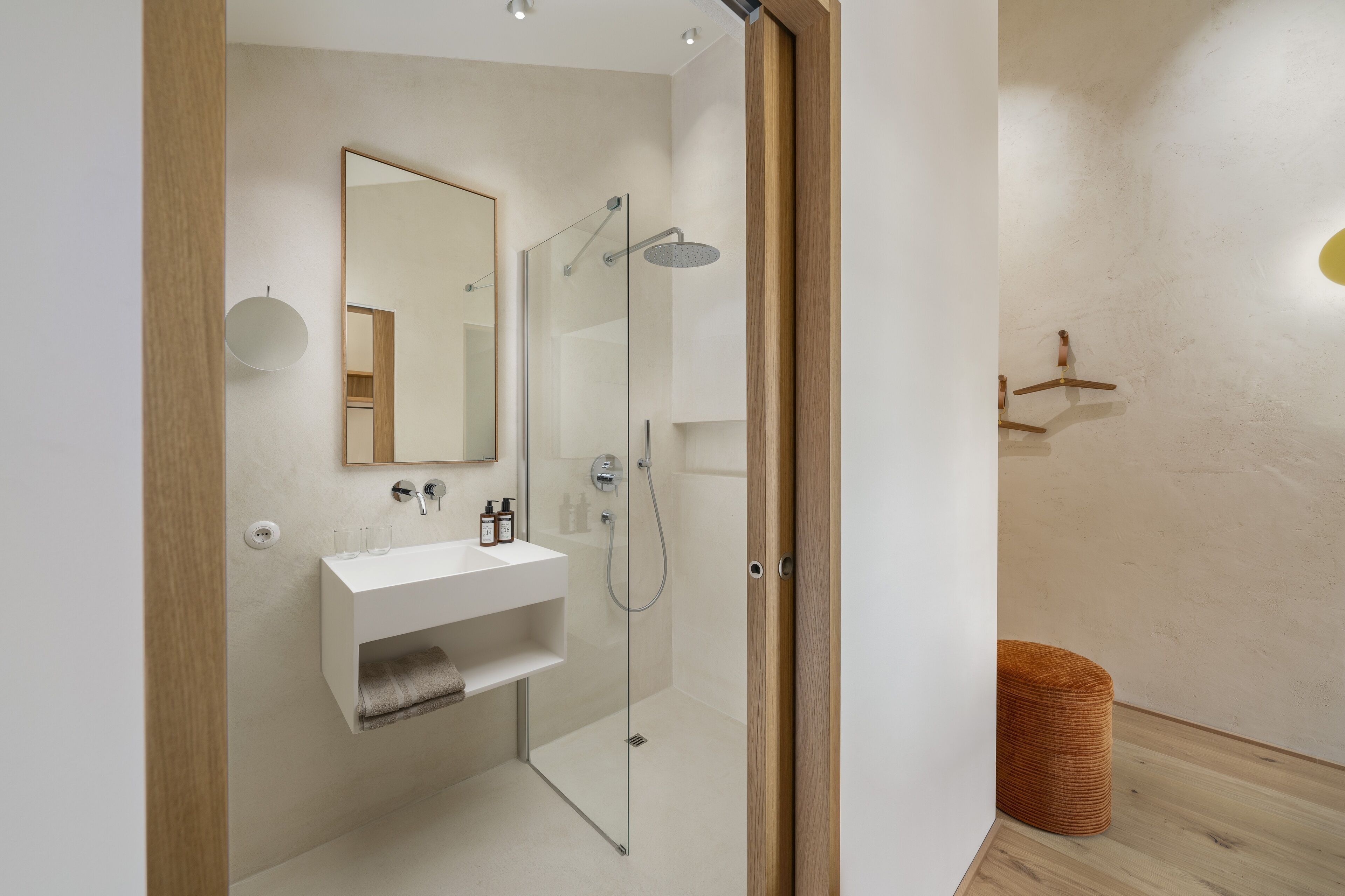 gallery room | hypo-allergenic bedding, in-room safe, desk, laptop workspace