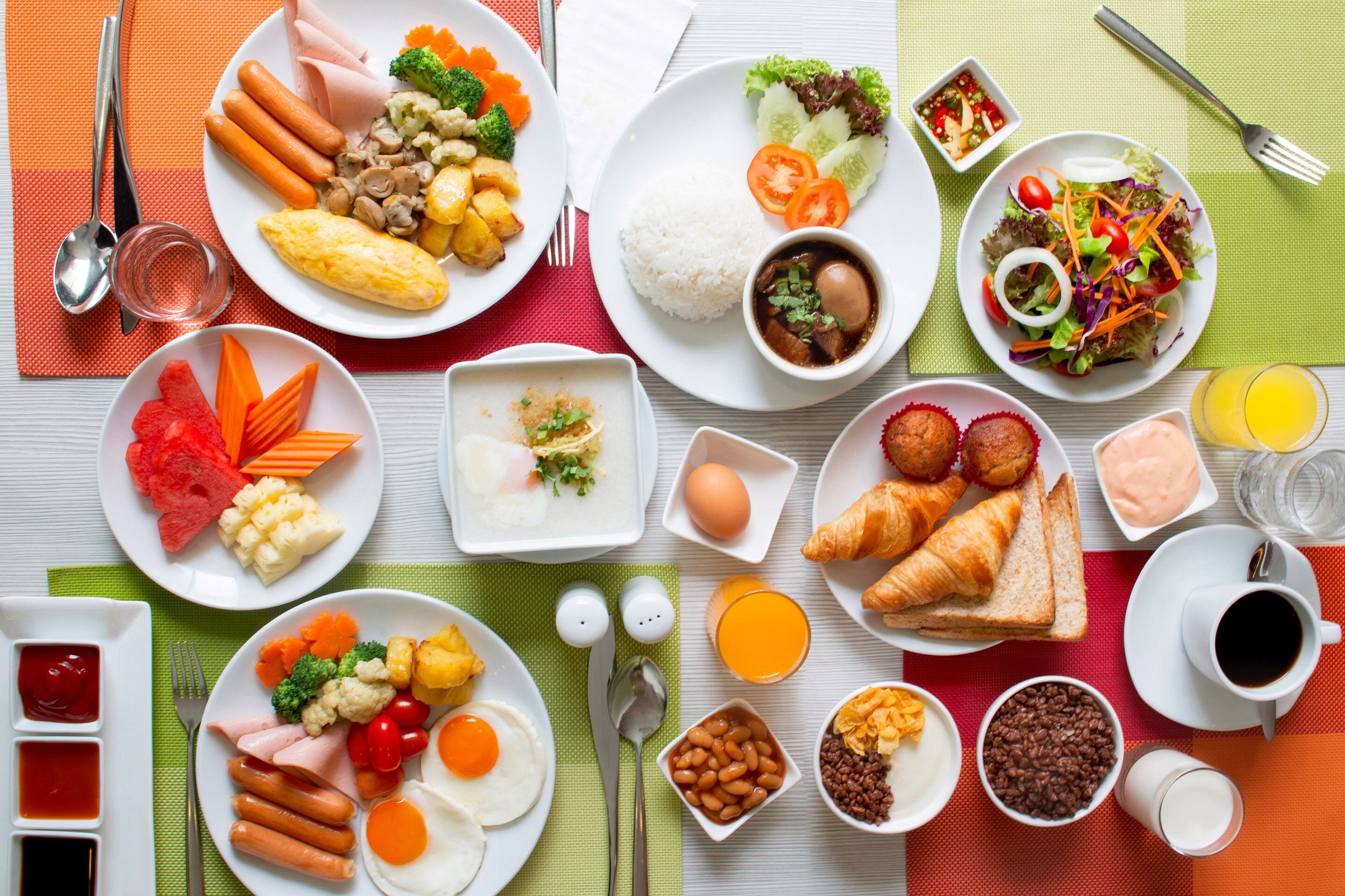 daily buffet breakfast (thb 282 per person)