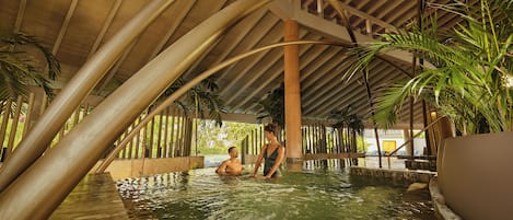 Espace de soins pour les couples, sauna, bain à remous, hammam, hammam