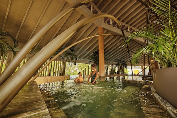 Salas para tratamentos a dois, sauna seca, banheira de hidromassagem