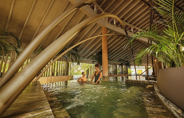 Couples treatment room(s), sauna, hot tub, steam room