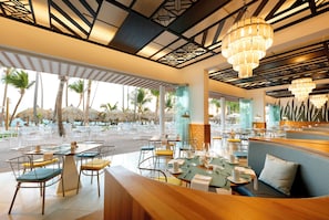 19 restaurants, breakfast, lunch, dinner served; French cuisine