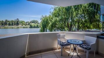 Suite Supérieure, 1 trÚs grand lit | Vue sur le lac