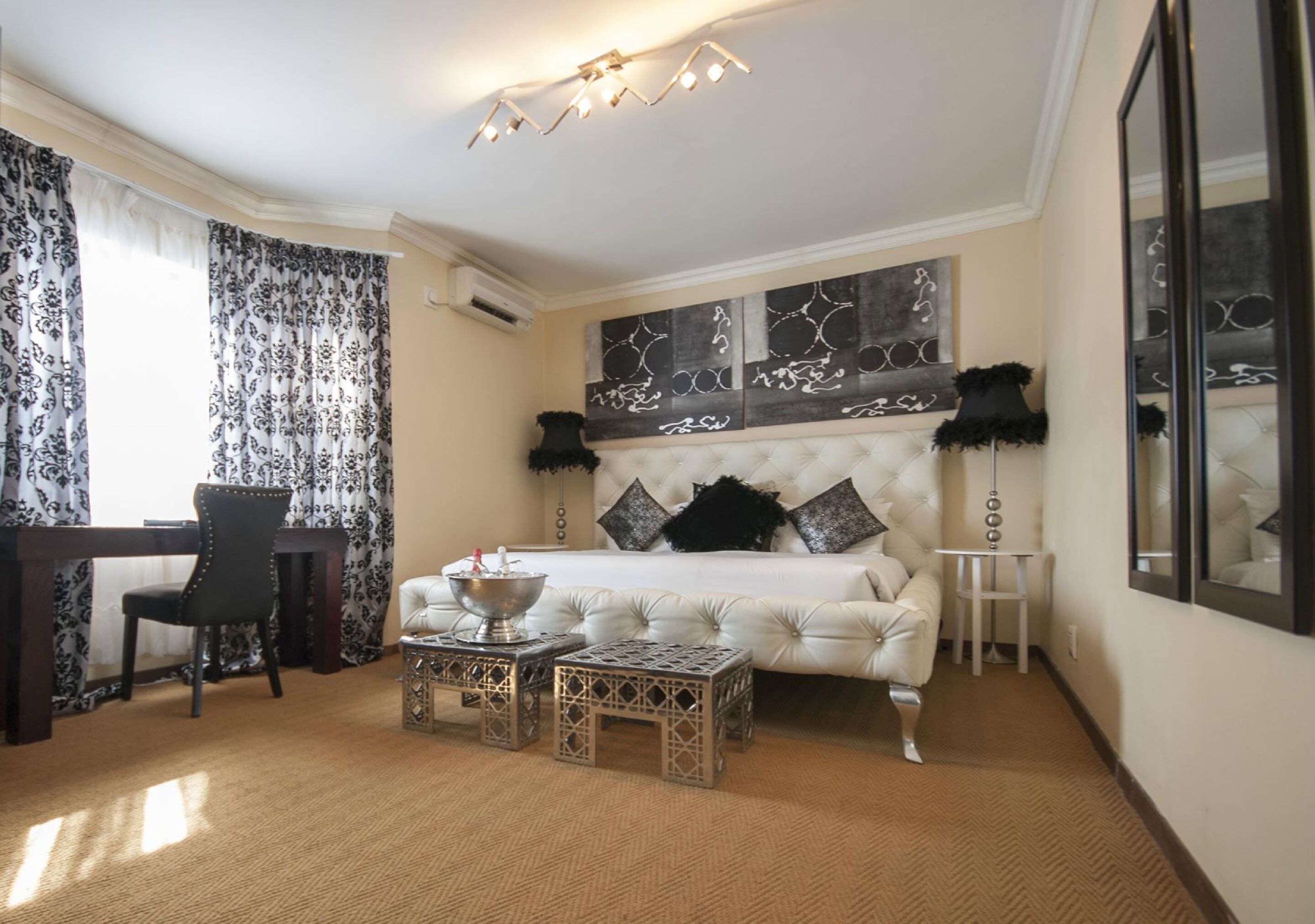 Executive Suite, 1 King Bed | In-room safe, individually decorated, desk, laptop workspace