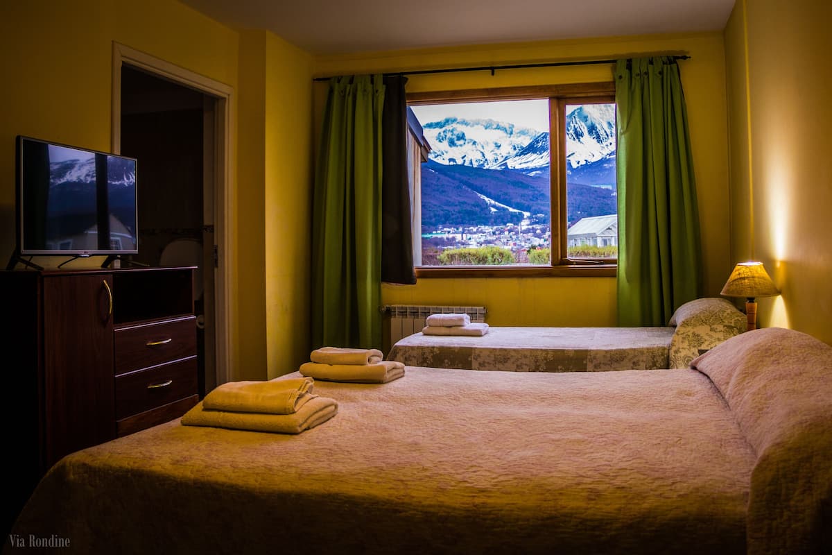 Classic Quadruple Room | Minibar, in-room safe, WiFi (free), bed sheets