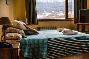 Minibar, in-room safe, free WiFi, bed sheets - Hosteria Via Rondine (Ushuaia)