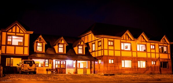 Vista frontal de la propiedad