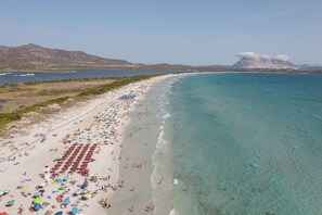 Privéstrand vlakbij, wit zand