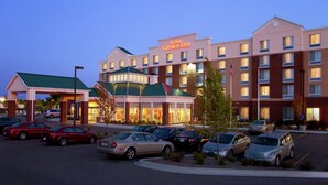 A Hilton Garden Inn with a parking lot, a covered entrance, and a brick building facade. - Hilton Garden Inn Naperville/Warrenville (Warrenville)