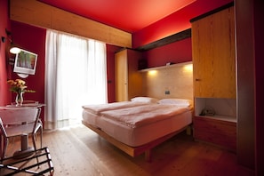 In-room safe, free WiFi, bed sheets