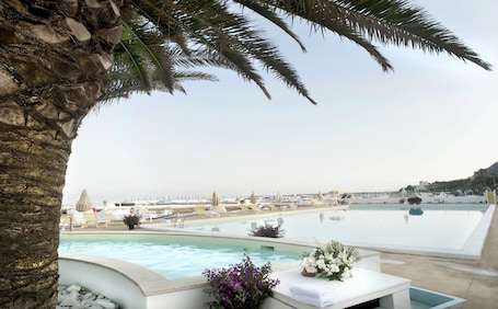 Seasonal outdoor pool, pool umbrellas, sun loungers