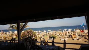 Mediterrane gerechten, zeezicht