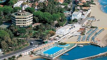 Private beach, sun loungers, beach umbrellas, beach bar