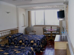 Habitación estándar, 2 camas matrimoniales | Vista desde la habitación