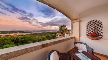 Superior-Doppelzimmer, Meerblick | Terrasse/Patio