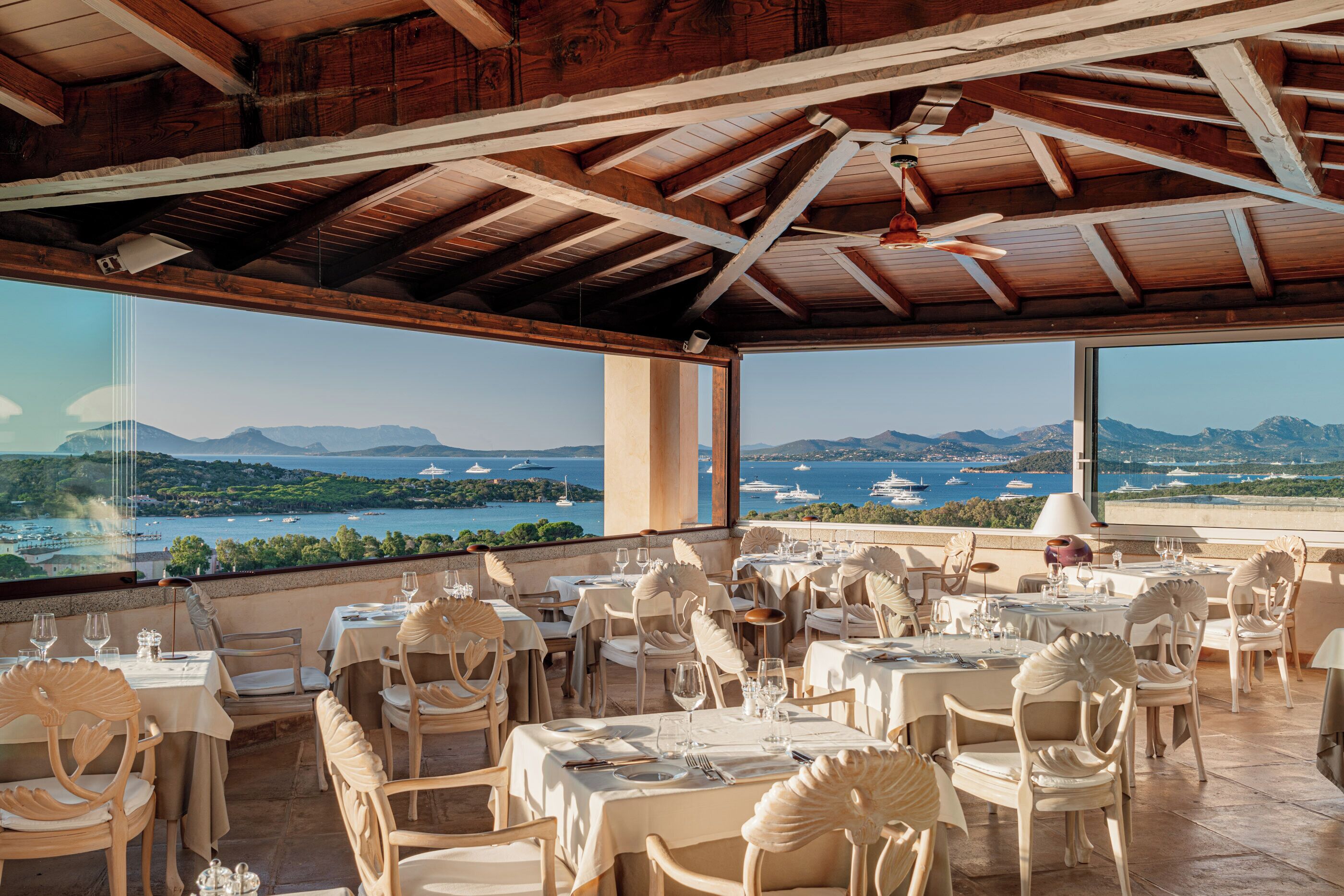 Breakfast, lunch and dinner served