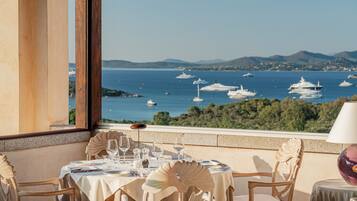 Petit déjeuner, déjeuner et dßner servis sur place
