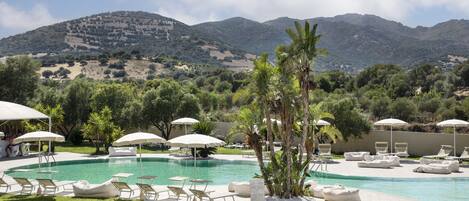Seasonal outdoor pool, open 9:00 AM to 7:00 PM, pool umbrellas