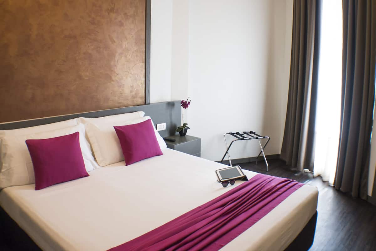 Premium bedding, down comforters, minibar, in-room safe
