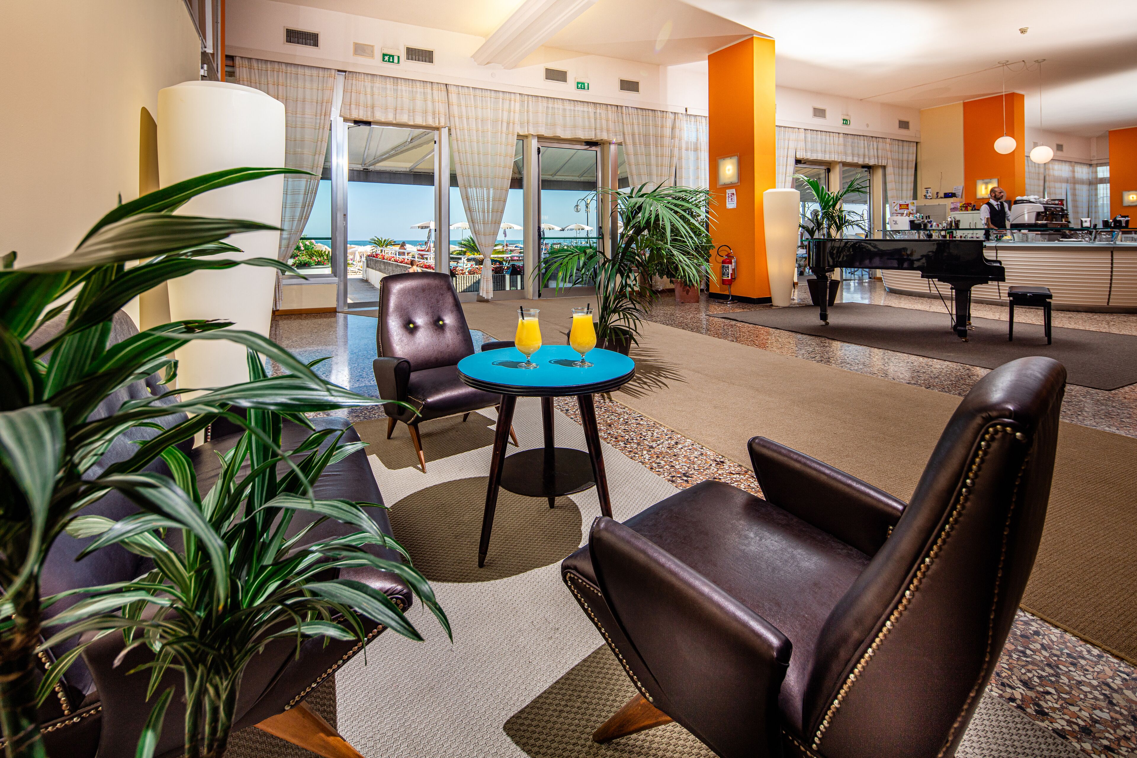 ocean views, serves lunch and dinner