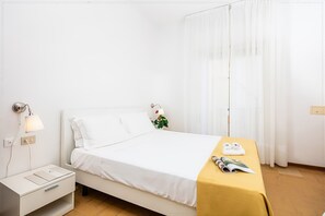 Basic Double Room | In-room safe, desk, free WiFi, bed sheets - Hotel Astor (Jesolo)