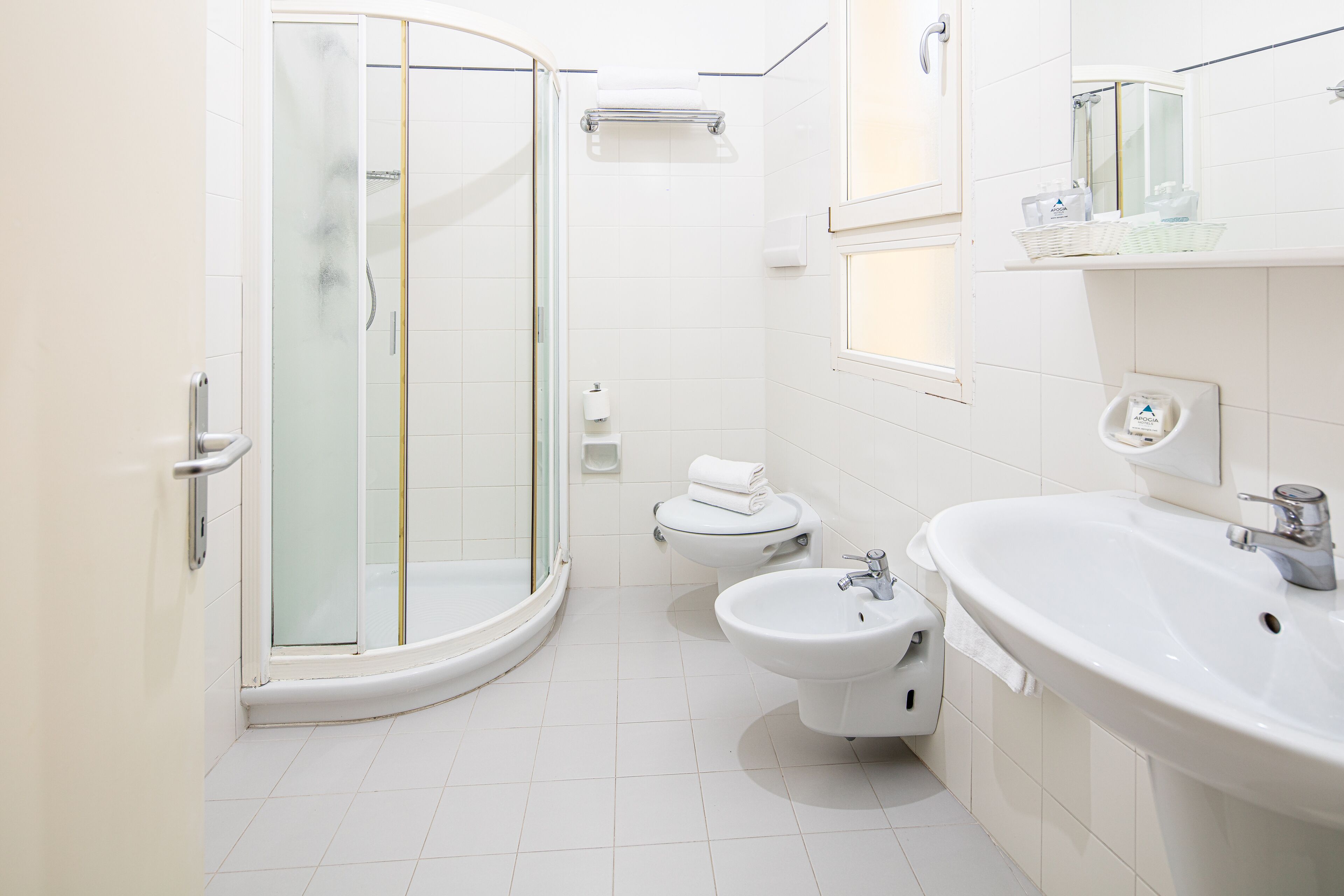 shower, free toiletries, hair dryer, towels