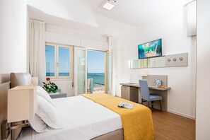 房內夾萬、書桌、免費 Wi-Fi、床單