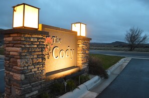 Exterior detail - The Cody Hotel (Cody)