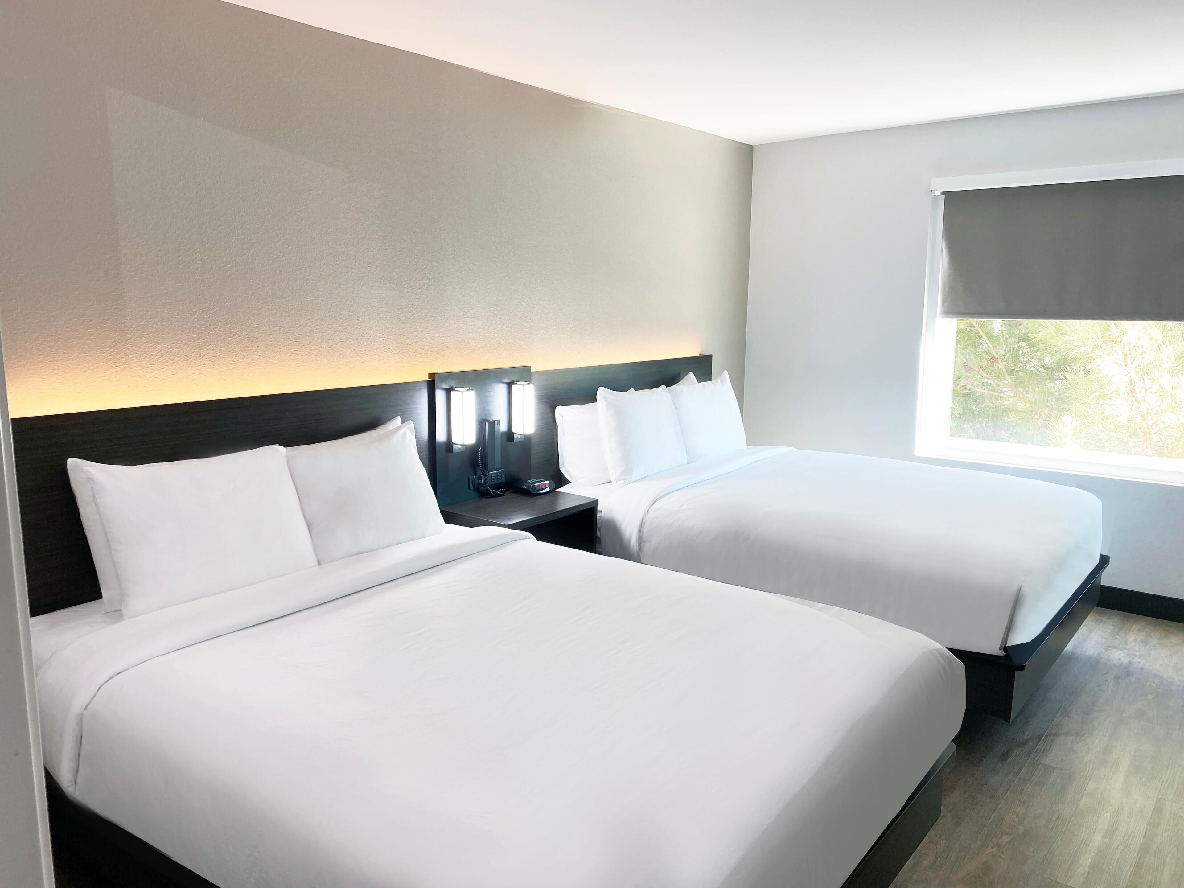 Svíta - 2 meðalstór tvíbreið rúm - reyklaust - eldhús (Separate Bedroom) | Straujárn/strauborð, ókeypis þráðlaus nettenging, rúmföt