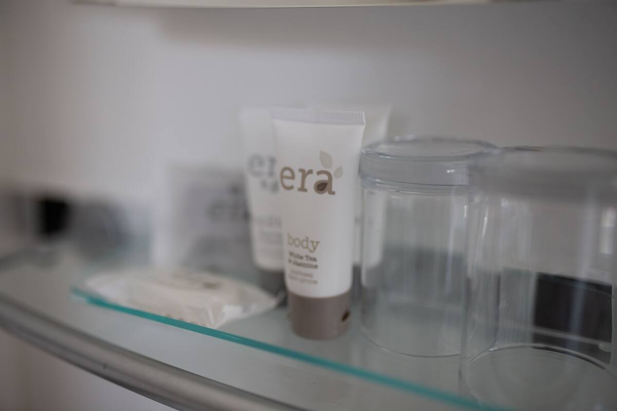 superior double or twin room | bathroom amenities | combined shower/bathtub, free toiletries, hair dryer, towels