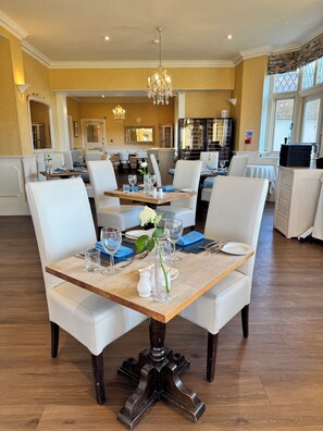Lunch, dinner served; British cuisine, sea views 