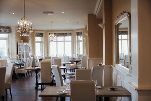 Daily English breakfast (GBP 15.95 per person)