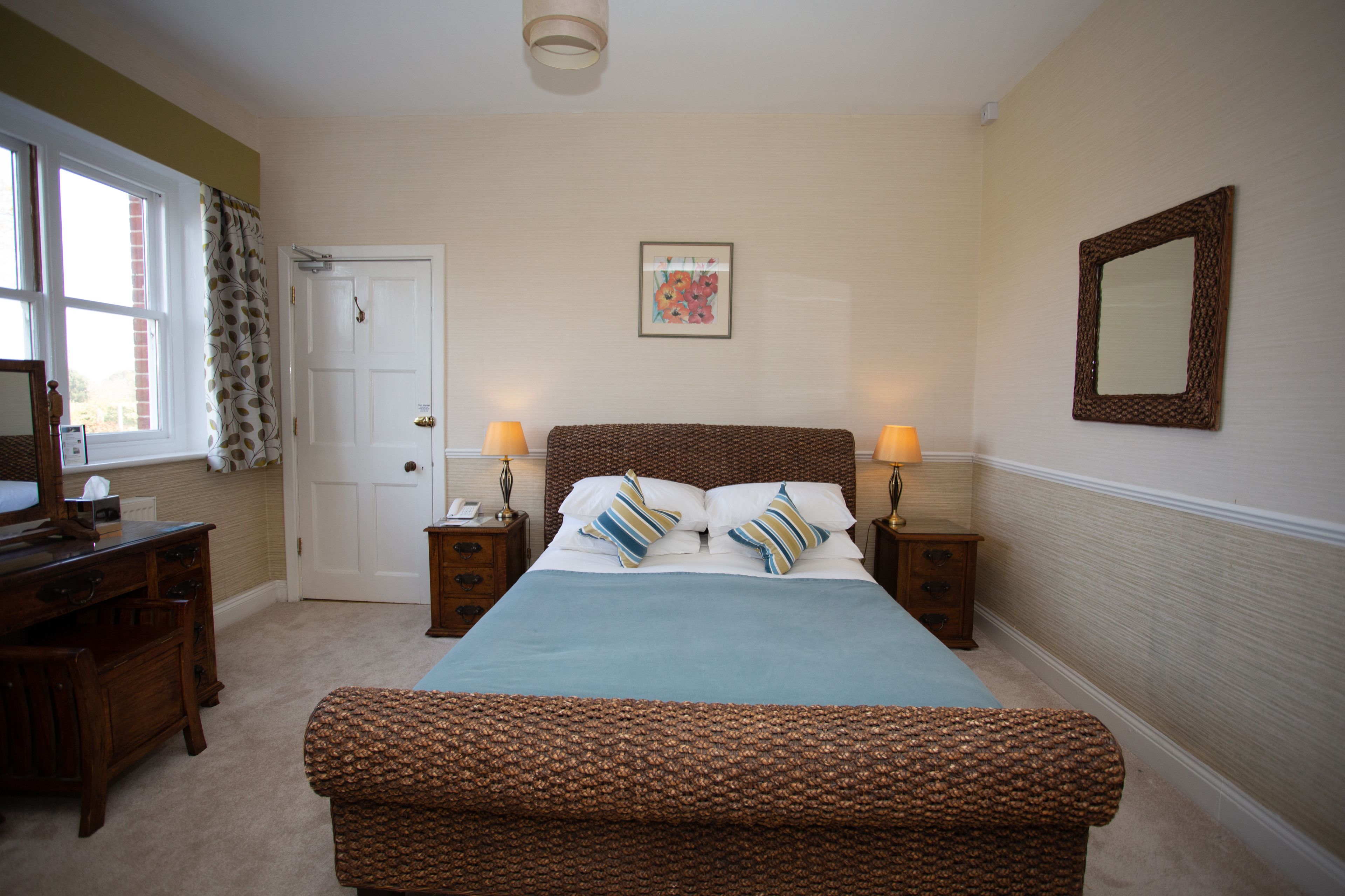 deluxe room | desk, iron/ironing board, free wifi