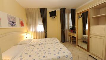 Standard Double Room | Minibar, in-room safe, desk, free WiFi