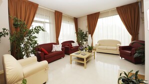 Lobby sitting area - Hotel Sextum (Bientina)