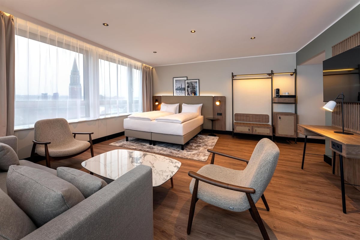 Standard Room, Multiple Beds | Hypo-allergenic bedding, desk, free WiFi, bed sheets