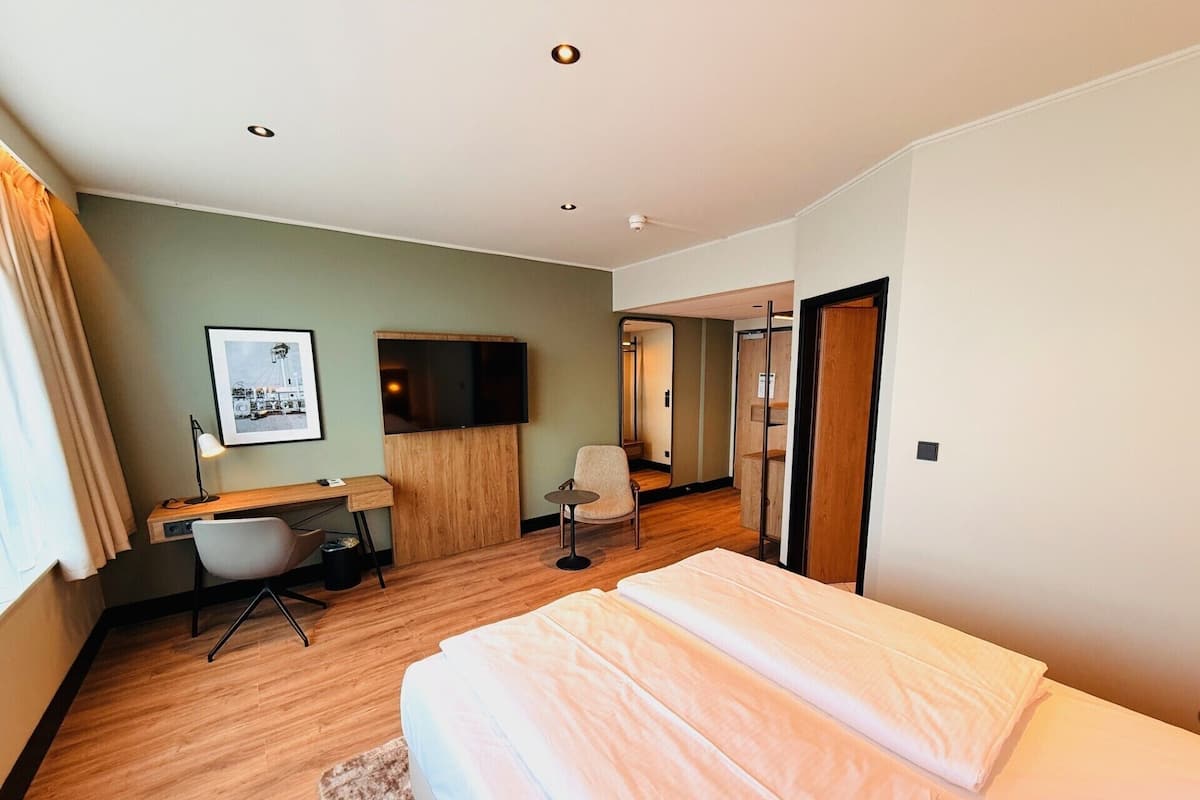 Superior Room, 1 King Bed