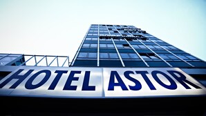 A tall building with a sign that reads "HOTEL ASTOR". - Hotel Astor Kiel by Campanile (Kiel)