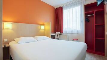 Comfort Room, 2 Single Beds | Hypo-allergenic bedding, desk, soundproofing, iron/ironing board