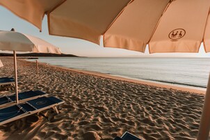 Playa privada cerca, tumbonas, sombrillas y toallas de playa