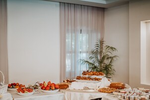 Desayuno bufé gratuito y diario