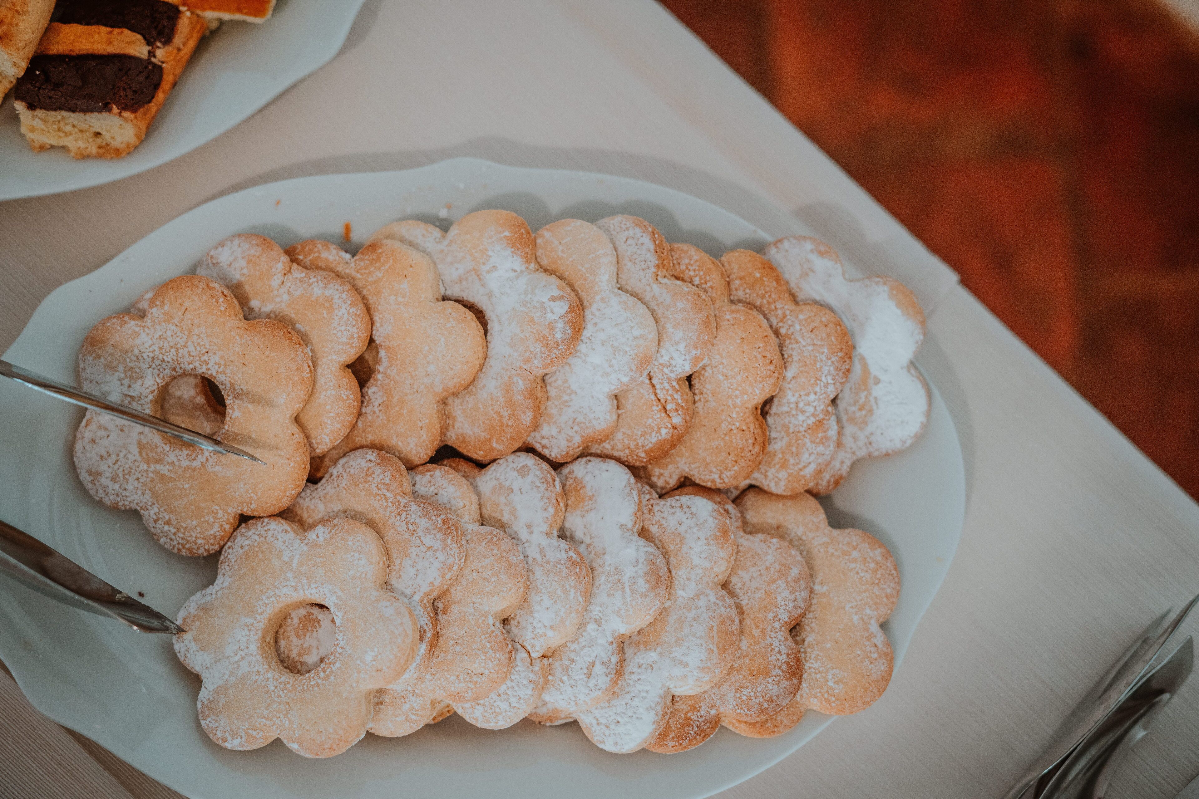 A plate of powdered sugar cookies arranged in a circular pattern.