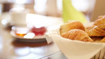 Petit déjeuner buffet servi en supplément en semaine